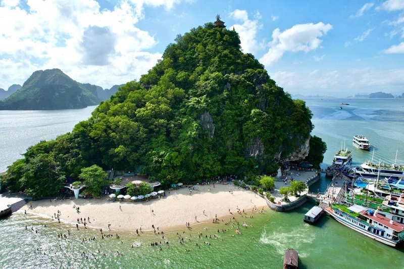  Đảo Ti Tốp trong quần thể Vịnh Hạ Long